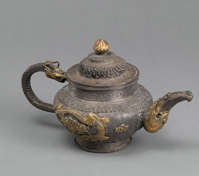 <b>A PARCEL-GILT DRAGON RELIEF SILVER EWER</b>