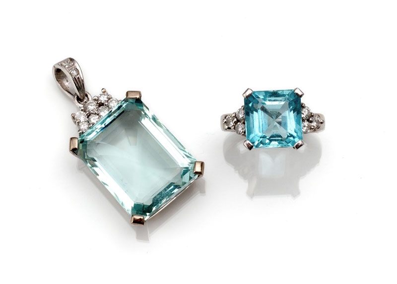 <b>AN AQUAMARINE AND DIAMOND PENDANT AND RING</b>