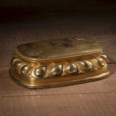 <b>Feiner feuervergoldeter Lotussockel aus Bronze</b>