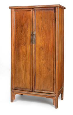 <b>Zweitüriger konischer Schrank mit gerillten Eckleisten 'Yuanjiaogui'</b>