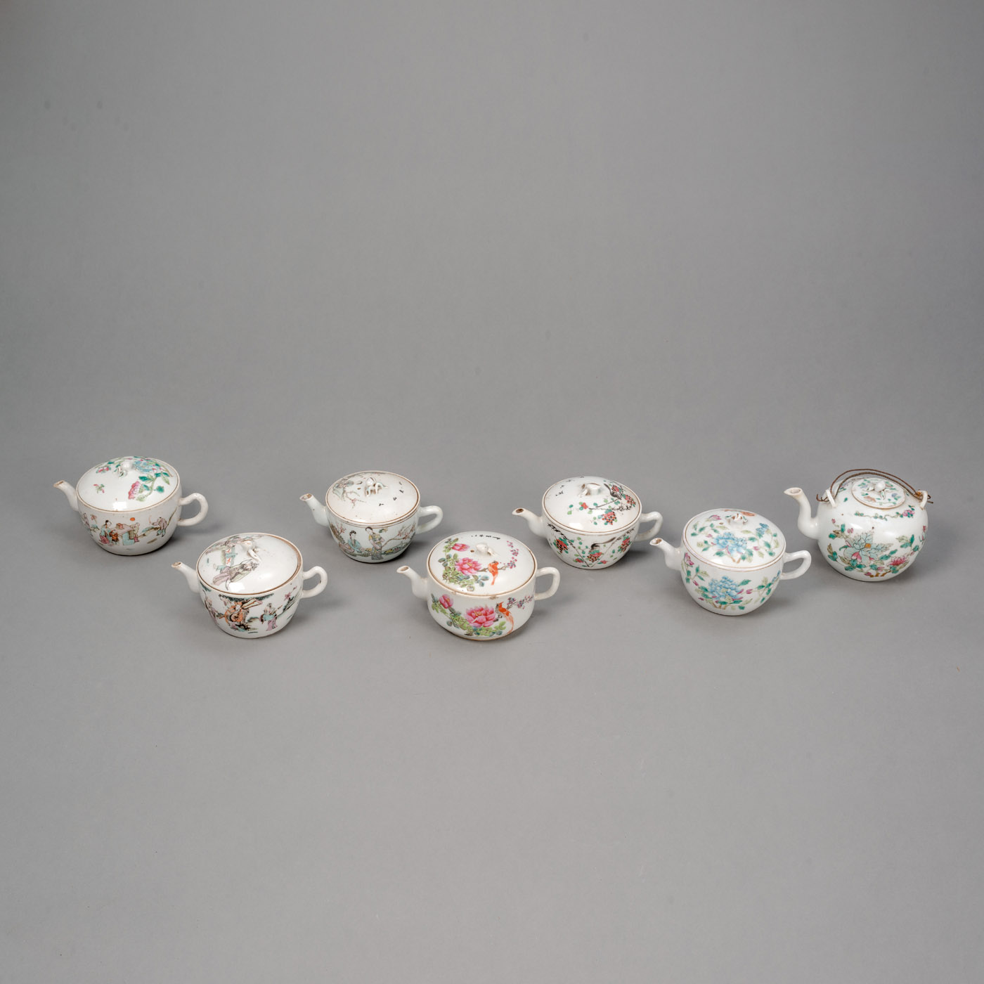 <b>A GROUP OF SEVEN 'FAMILLE ROSE' PORCELAIN TEAPOTS</b>