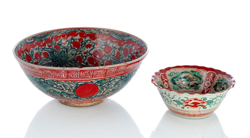 <b>TWO RED AND GREEN SWATOW PORCELAIN BOWLS</b>