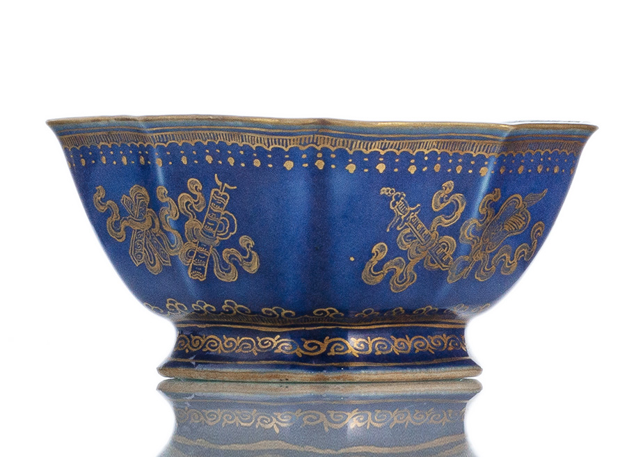 <b>A GILT-PAINTED POWEDERBLUE-GROUND BOWL</b>