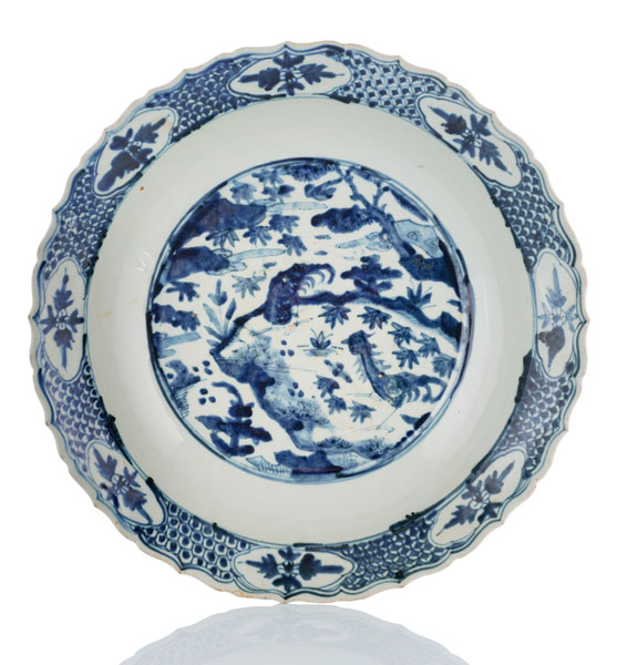 <b>A FLORIFORM BLUE AND WHITE ROOSTER SWATOW PORCELAIN BASIN</b>