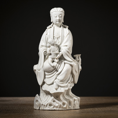 <b>A DEHUA PORCELAIN FIGURE OF GUANYIN WITH CHILD</b>