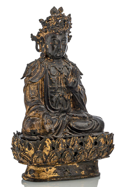 <b>Guanyin auf Lotossockel aus Bronze mit Resten von Vergoldung</b>