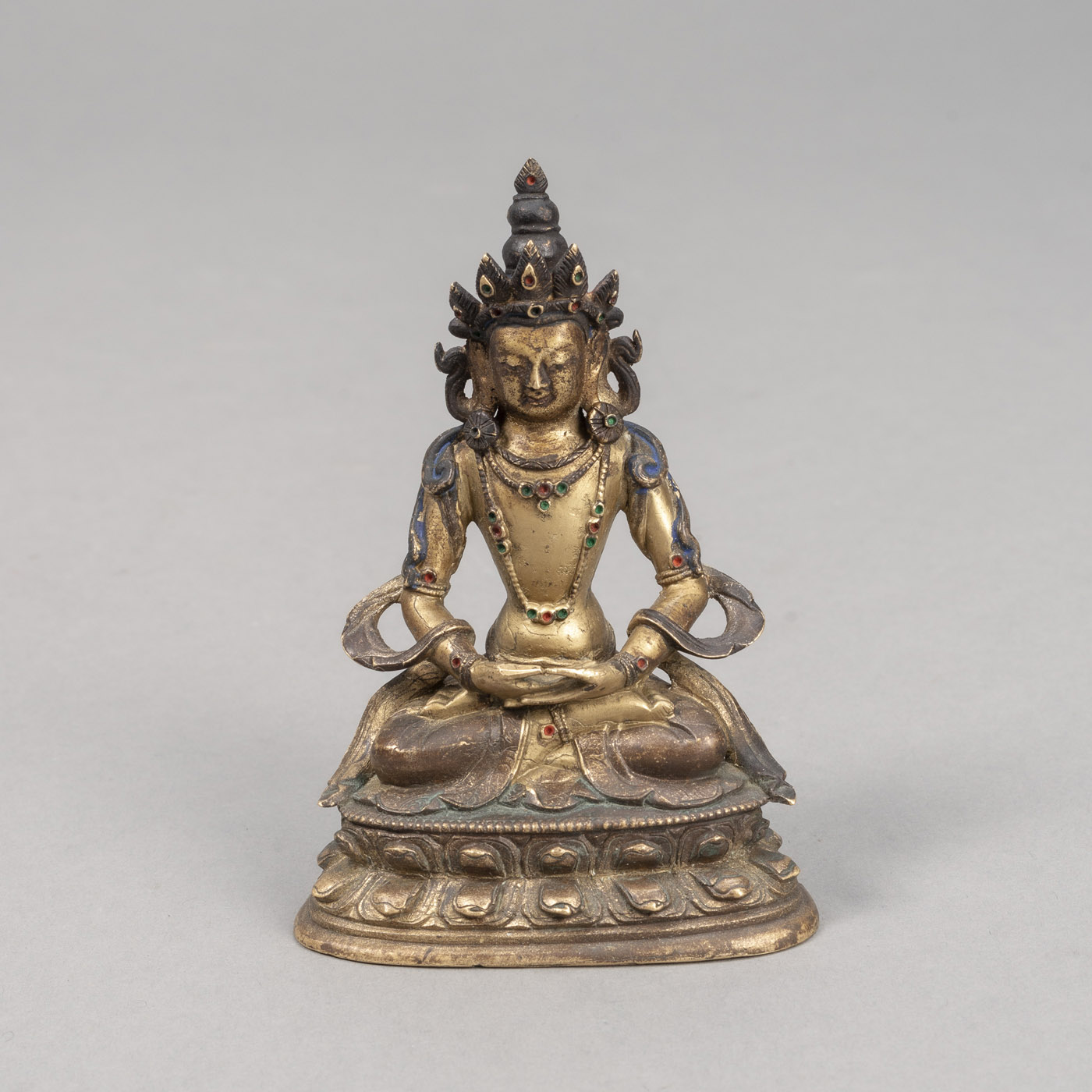 <b>A SMALL BRONZE FIGURE OF AMITAYUS</b>