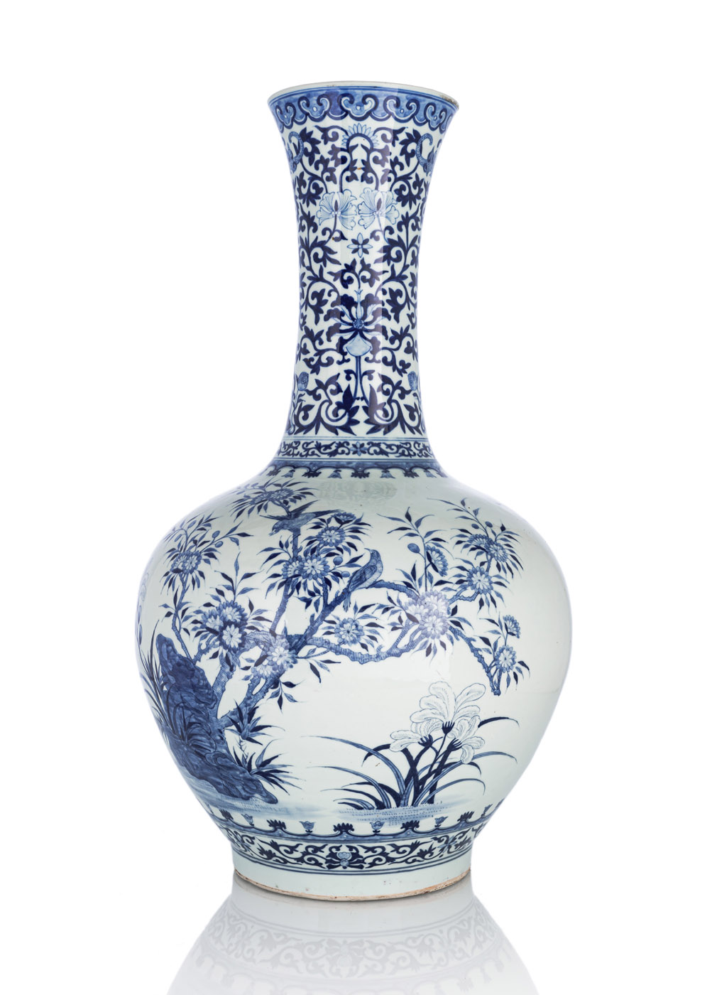 <b>A LARGE BLUE AND WHITE PORCELAIN VASE WITH PRUNUS BRANCHES AND BIRDS</b>