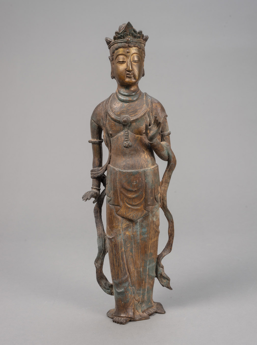 <b>A BRONZE FIGURE OF STANDING KANNON</b>