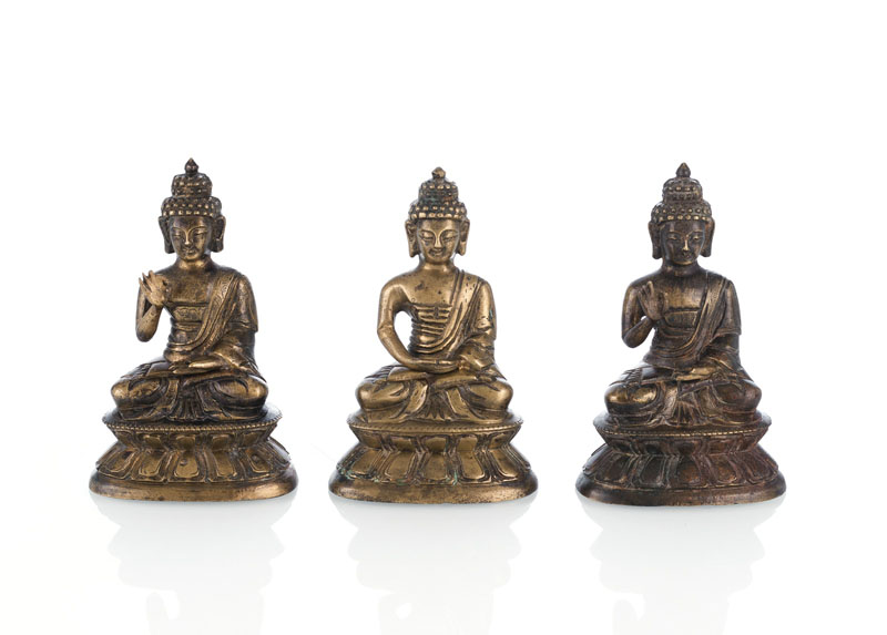 <b>THREE SMALL BRONZE FIGURES OF BUDDHA SHAKYAMUNI</b>