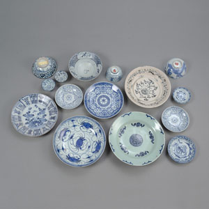 <b>Gruppe von unterglasurblau dekorierten Porzellanschalen</b>