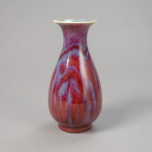 <b>Birnenförmige Vase mit Flambé-Glasur</b>