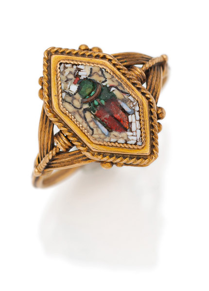 <b>A GOLD RING WITH MICRO MOSAIK WITH BEETLE</b>