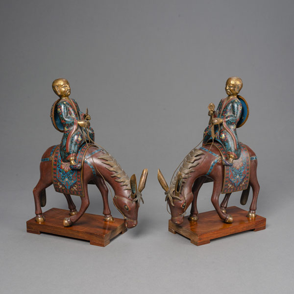 <b>A PAIR OF CLOISONNÉ-ENAMEL HORSE-RIDING MEN</b>