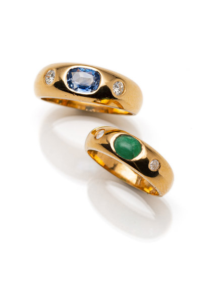 <b>TWO DIAMOND AND COLOURED STONE RINGS</b>