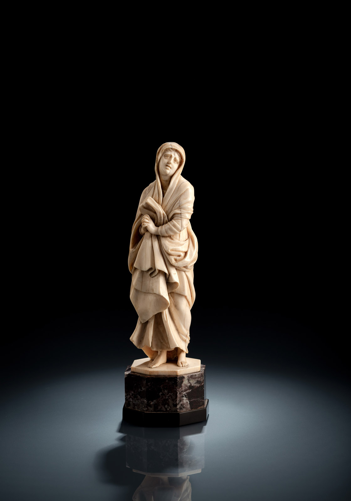 <b>MOURNING VIRGIN FROM A CRUCIFIXTION GROUP</b>