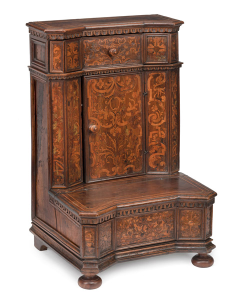 <b>AN ITALIAN WALNUT AND FRUITWOOD MARQUETRY PRAYER DESK</b>