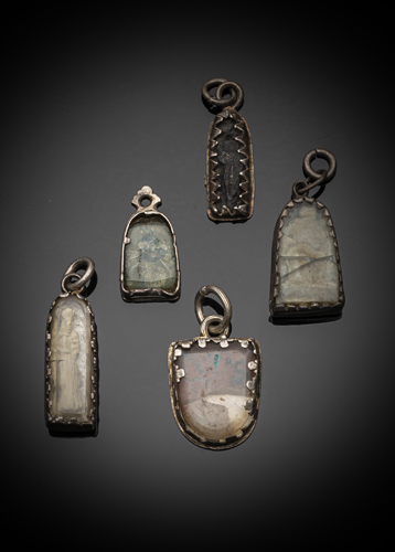 <b>Fünf Anhänger-Amulette - Nepomuks-Zungen</b>