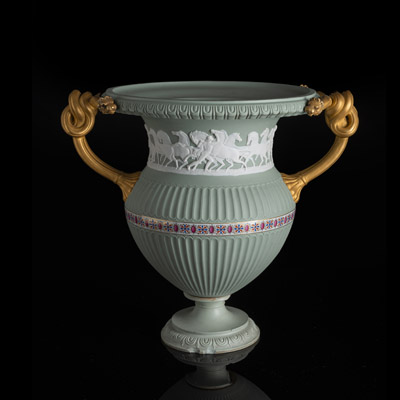 <b>Außergewöhnliche klassizistische Vase aus Biskuitporzellan</b>