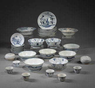 <b>A GROUP OF BLUE AND WHITE TEK SING PORCELAIN DISHES, BOWLS, AND BOXES</b>