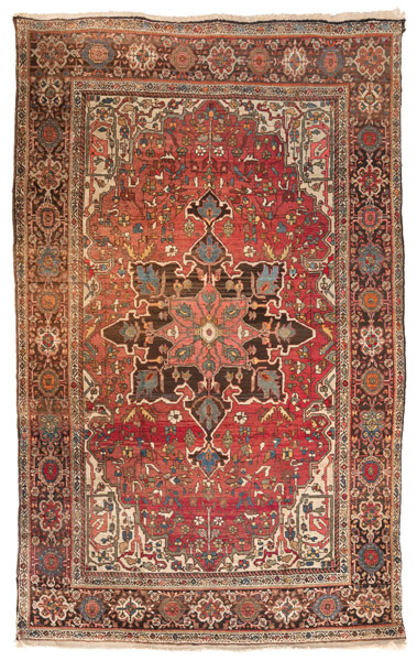 <b>A semi-antique Sarouk rug</b>