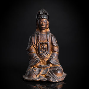 <b>A GILT- AND RED-LACQUERED BRONZE FIGURE OF GUANYIN</b>