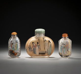 <b>THREE GLASS SNUFF BOTTLES WITH INSIDE PAINTING DEPICTING COURT LADIES</b>
