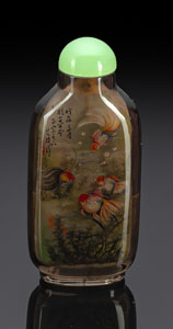 <b>Snuffbottle aus rauchfarbenem Kristall der Ji-Schule mit feiner Innenmalerei von Goldfischen zwischen Wasserpflanzen</b>