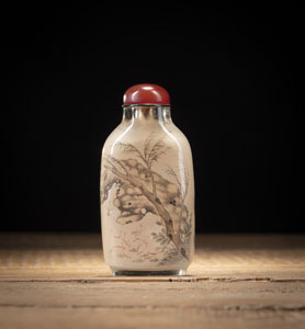 <b>A INSIDE-PAINTED GLASS SNUFF BOTTLE DEPICTING INSECTS AND FISH</b> <b>A INSIDE-PAINTED GLASS SNUFF BOTTLE DEPICTING INSECTS AND FISH</b>