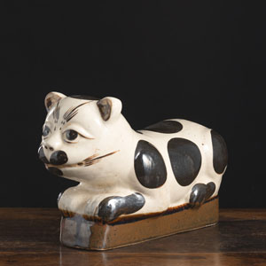 <b>Nackenstütze aus 'Cizhou'-Keramik in Form einer Katze</b>