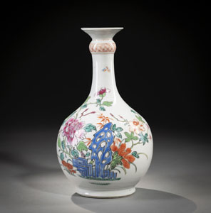 <b>A 'FAMILLE ROSE' PORCELAIN FLORAL BOTTLE VASE</b>