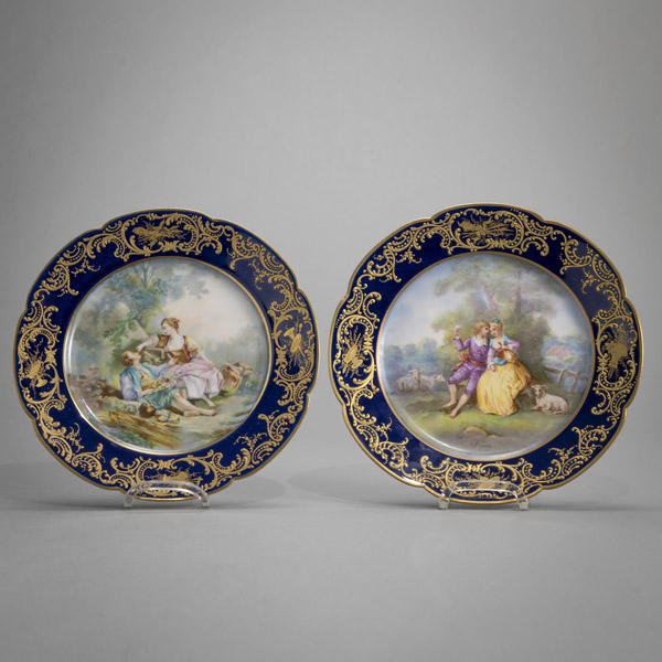 <b>TWO LIMOGES PORCELAIN PLATES WITH GALLANTRY SCENES</b>