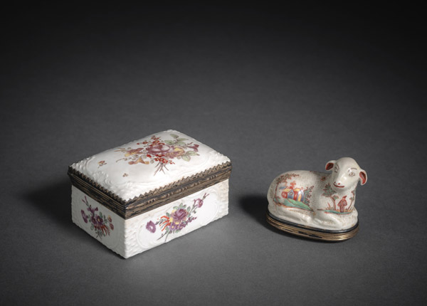 <b>TWO SILVER OR METAL MOUNTED PORCELAIN SNUFF BOXES</b>