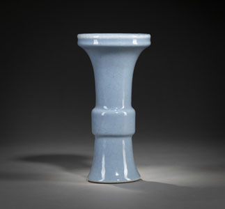 <b>A 'GU'-SHAPED CRAZED BLUE-GLAZED PORCELAIN VASE</b>