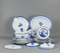 <b>A 19-PIECE DINNERWARE SET WITH A TUREEN, TWO COVERS, WARMING PLATES AND DISHES</b>