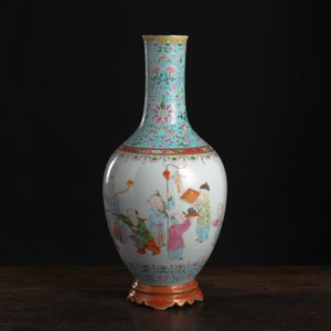 <b>A 'FAMILLE ROSE' 'PLAYING BOYS' PORCELAIN VASE</b>