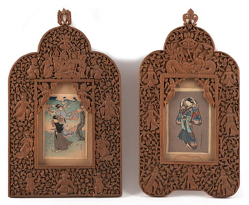 <b>Zwei fein geschnitzte Rahmen u.a. mit  Apsaras, Ganesha und weiteren hinduistischen Gottheiten zwischen Blüten und Rankwerk aus Sandelholz</b>