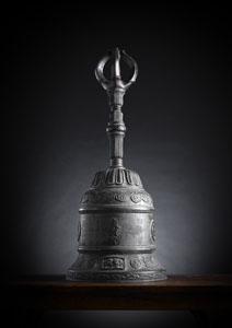 <b>Sehr große Glocke aus Bronze mit Inschrift</b>
