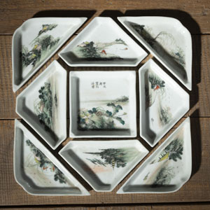 <b>A POLYCHROME PORCELAIN SWEETMEAT SET IN WOODEN CASE</b>
