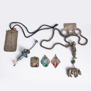 <b>A GROUP OF ENAMELLED METAL PENDANTS</b> <b>A GROUP OF ENAMELLED METAL PENDANTS</b>