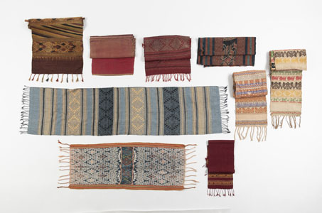 <b>Ikat und neun weitere Textilbänder</b>