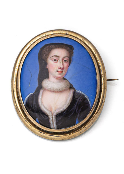 <b>A PORTRAIT MINIATURE OF A LADY IN A BLACK DRESS WITH WHITE FUR</b>