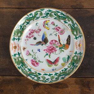 <b>A 'FAMILLE ROSE' BUTTERFLIES PORCELAIN DISH</b>