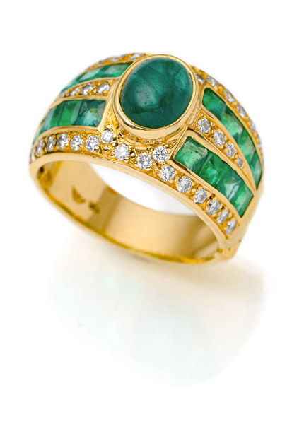 <b>Emerald Diamond Ring</b>