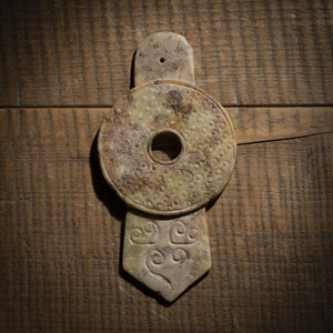 <b>AN ARCHAISTIC JADE 'GUI-BI'</b> <b>AN ARCHAISTIC JADE 'GUI-BI'</b>