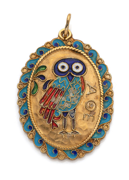 <b>AN ENAMEL AND GOLD PENDANT WITH OWL</b>