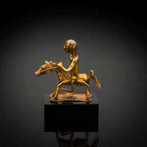 <b>A SMALL GOLD FIGURE OF A RIDER ON A HORSE</b>