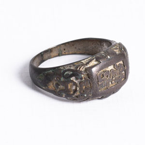 <b>A SILVER SEAL RING</b> <b>A SILVER SEAL RING</b>