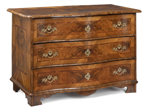 <b>A SOUTH GERMAN BRASS MOUNTED WALNUT AND PLUM MARQUETRIED BAROQUE COMMODE</b>