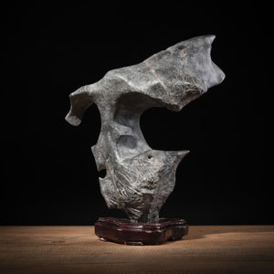 <b>A 'LINGBI' SCHOLAR'S ROCK</b>